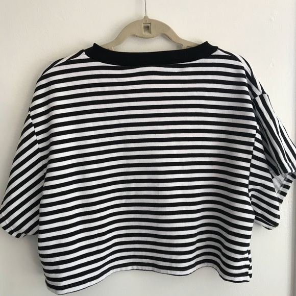 The Fifth Black & White Crop Top - Picture 3 of 4